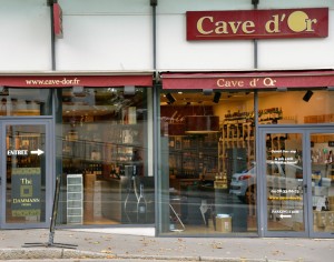 Article sur le beaujolais nouveau avec Frédéric Blanc, La Cave d'or à Lyon